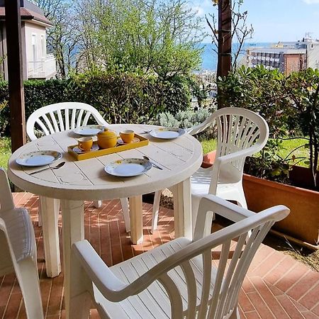 Residence Azzurro Vista Mare-A Gabicce Mare Zewnętrze zdjęcie