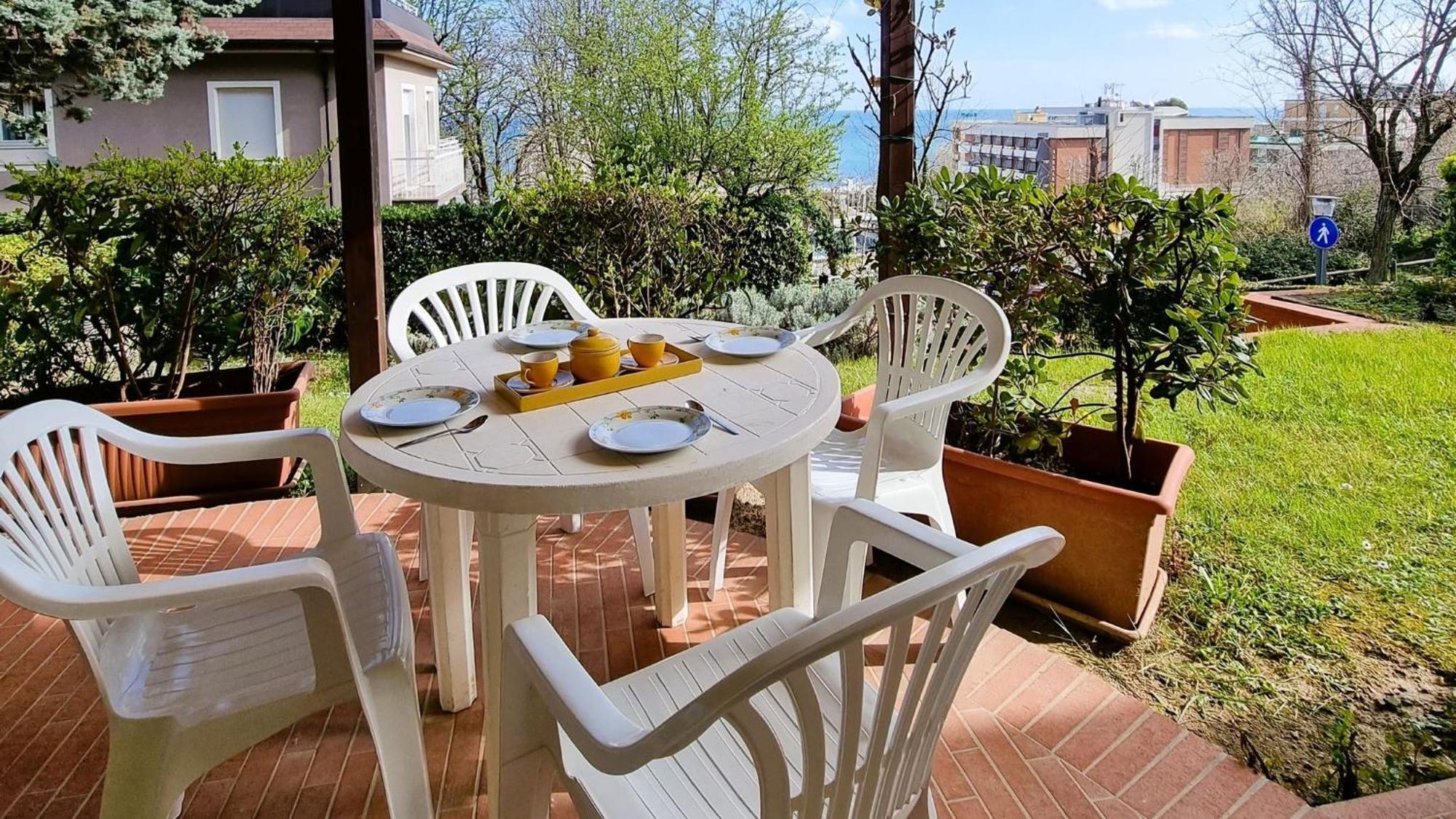 Residence Azzurro Vista Mare-A Gabicce Mare Zewnętrze zdjęcie